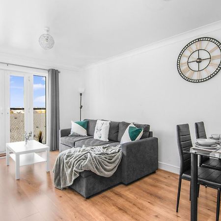 Onsitestays - Cosy 2-Bedroom Apartment With Free Parking, Wi-Fi & London Links Northfleet Exteriör bild
