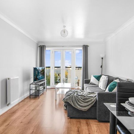 Onsitestays - Cosy 2-Bedroom Apartment With Free Parking, Wi-Fi & London Links Northfleet Exteriör bild
