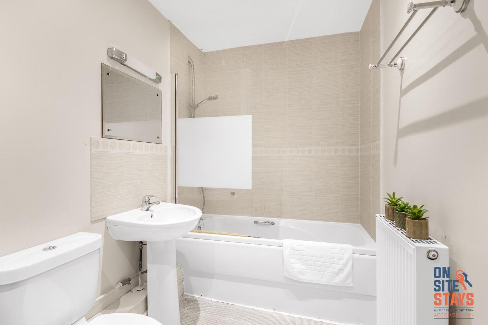 Onsitestays - Cosy 2-Bedroom Apartment With Free Parking, Wi-Fi & London Links Northfleet Exteriör bild