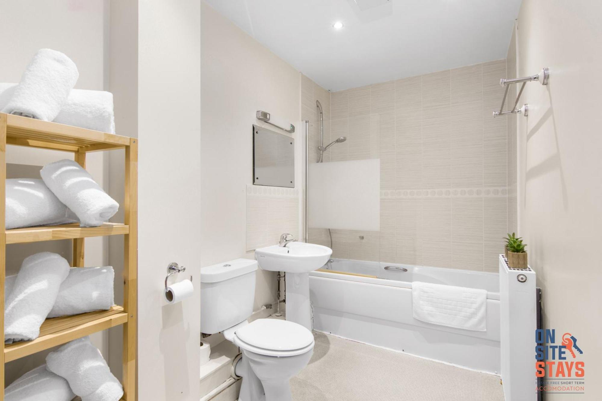 Onsitestays - Cosy 2-Bedroom Apartment With Free Parking, Wi-Fi & London Links Northfleet Exteriör bild